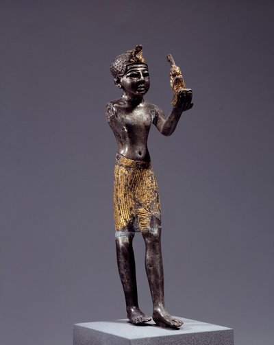 Antichità egizia: statuetta del re (Sethi I?) che offre Maat. Scultura in argento e oro. Regno di Sethi (1294-1279 a.C.). Dim. 19 cm. Parigi, Museo del Louvre da School Egyptian