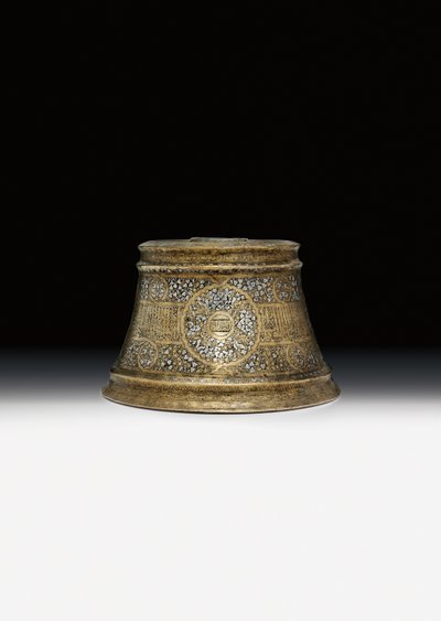 Base di candeliere mamelucco nel nome del Sultano Shihab Al-Dunya Wa Al-Din Ahmad bin Al-Malik Al-Nasir Muhammad da School Egyptian