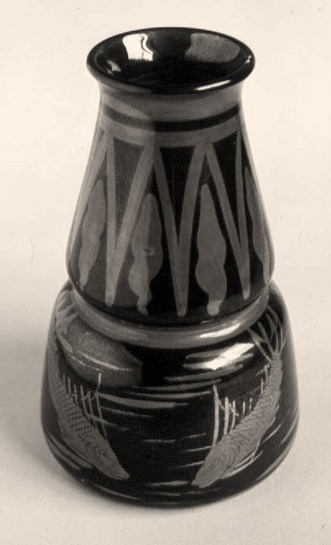 Vaso Burmantofts faience, decorato con smalto iridescente a lustro di rame da School English