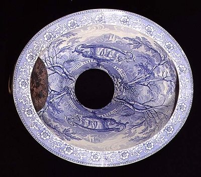 Vaso da toilette in ceramica blu e bianca del Staffordshire da School English
