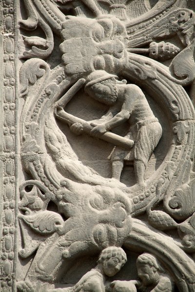 Arte gotica: Piedritto del portale destro della facciata occidentale della Basilica di Saint Denis che rappresenta il lavoro dei campi: Agosto. Saint-Denis, Francia da School French