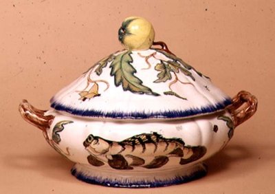 Zuppiera di Leboeuf et Milliet, decorata da Rousseau dopo i disegni di Bracquemond da School French