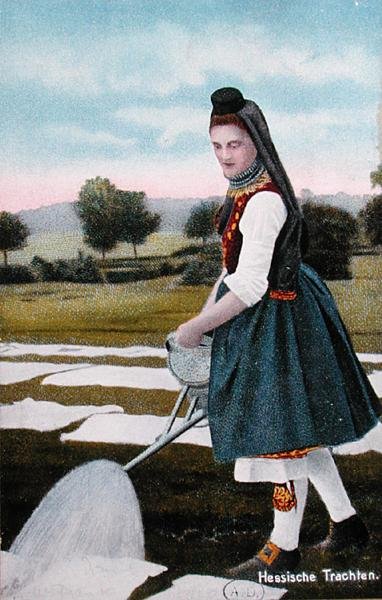 Cartolina raffigurante una cameriera dell