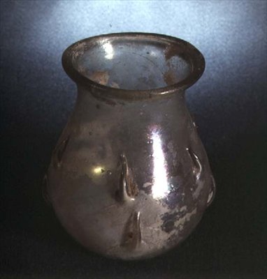 Piccolo vaso, area della Senna o del Reno, V-VII secolo (vetro) da School German