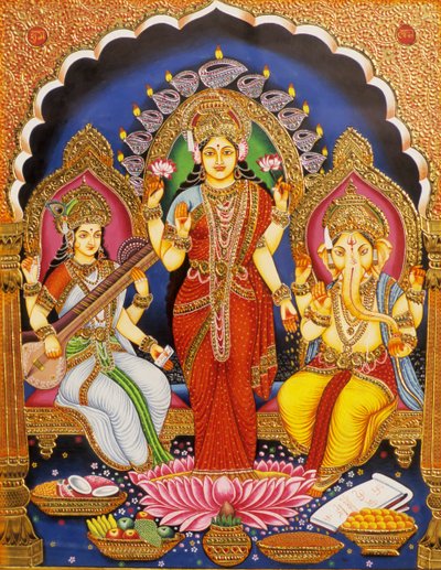 Signore Ganesh con Laxmi e Saraswati Miniatura Dipinta su Carta con Oro in Rilievo India da School Indian
