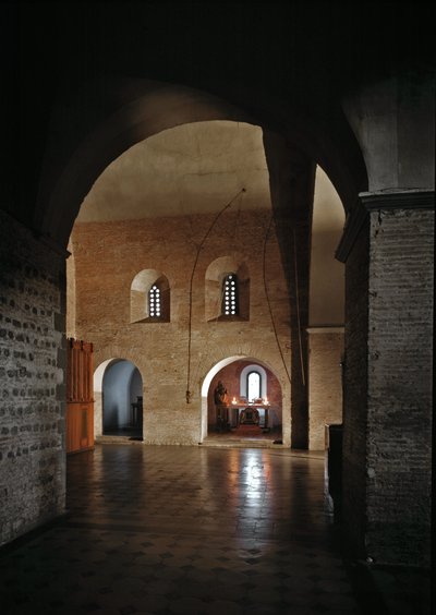 Vista interna della chiesa dei Santi Vincenzo e Anastasio alle Tre Fontane da School Italian