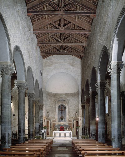 Vista interna della chiesa degli apostoli da School Italian