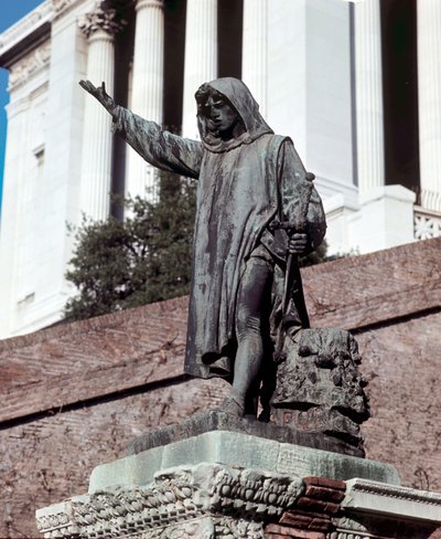 Monumento dedicato a Cola di Rienzo (1314-1354) al Campidoglio a Roma da dove proclamò la Repubblica Romana il 20/05/1347 da School Italian