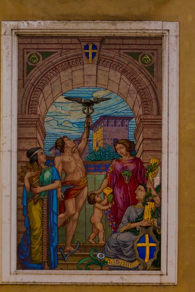 Mosaico sulla facciata di un edificio in Corso Emanuele II, accanto alla Banca Agricola Mantovana, Mantova (Patrimonio Mondiale dell