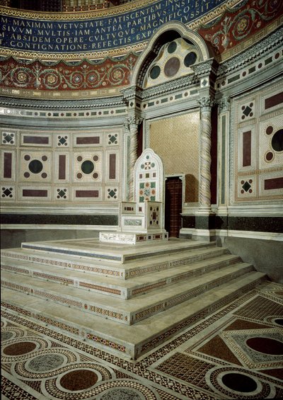 Vista del trono episcopale nel pulpito papale dell