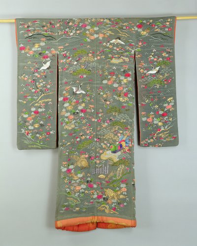 Abito grigio decorato con fiori e uccelli, giapponese da Japanese School