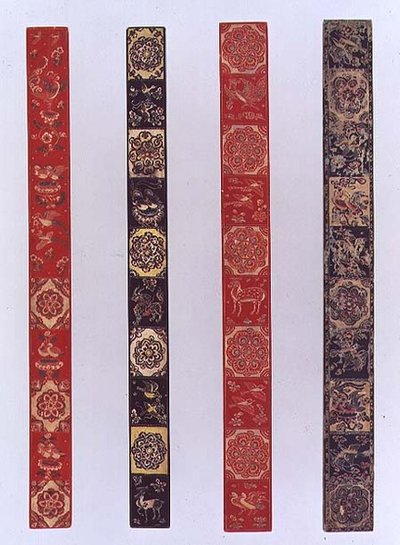 Regole incise in tecnica Bachiru con dettagli colorati, possedute dall