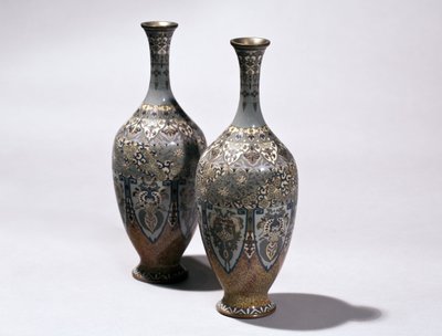 Due vasi cloisonné da Japanese School