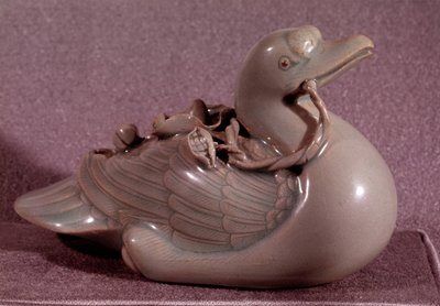 Arte coreana: versatoio a forma di anatra. Periodo Koryo, fine XII secolo. Collezione Hyung Pil Chun da School Korean