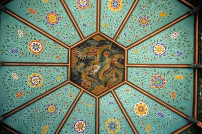 Il soffitto del tempio di Naksansa in Corea che raffigura un drago da School Korean