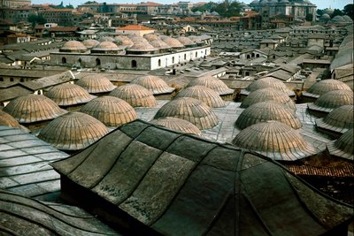 Veduta panoramica di Istanbul, con cupole del Gran Bazar da School Ottoman