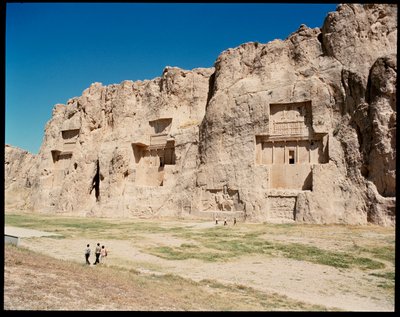 Vista della Necropoli e delle Quattro tombe appartenenti ai re achemenidi da School Persian