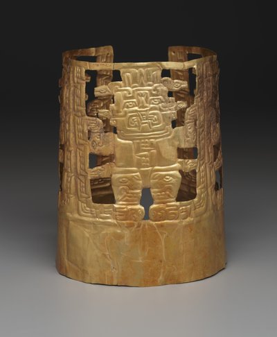 Corona con figure di divinità, c.1000 a 200 a.C. (oro) da School Peruvian