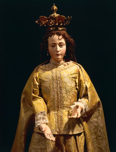 Statua riccamente vestita dell