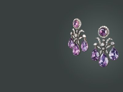 Storico paio di pendenti per orecchie, c.1760 (ametista, diamanti, argento e oro) da School Russian