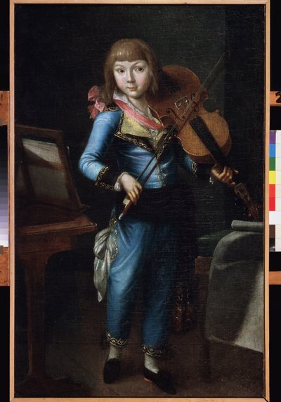 Un giovane violinista in costume blu da School Russian