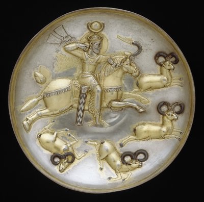Piatto con re che caccia arieti da School Sasanian