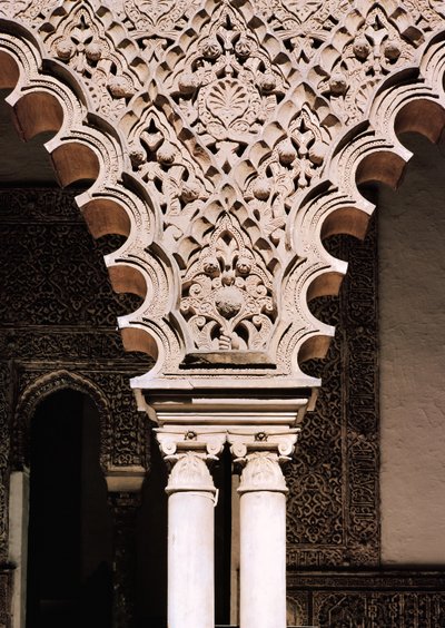 Dettaglio di uno degli archi polilobati del Patio de las Doncellas da School Spanish