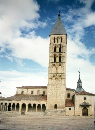Esterno della Chiesa di San Esteban da School Spanish