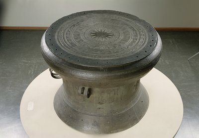 Tamburo, stile Dong Son, II-I secolo a.C. (bronzo) da School Vietnamese