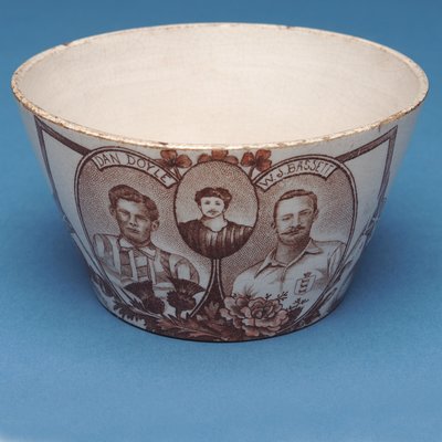 Ciotola souvenir Inghilterra vs. Scozia (ceramica) da Scottish School