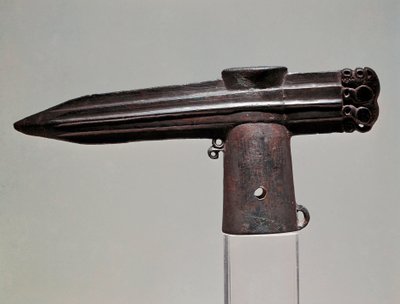 Arte scita: ascia di bronzo dalla regione di Krasnoyarsk (Siberia e Altai). VII - II secolo a.C. San Pietroburgo, Museo dell