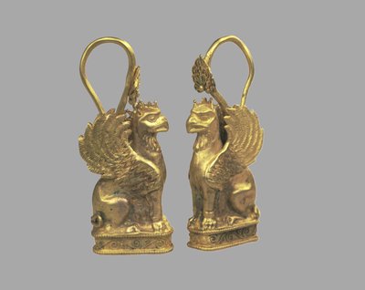 Orecchino a forma di grifone, V secolo a.C. da Scythian