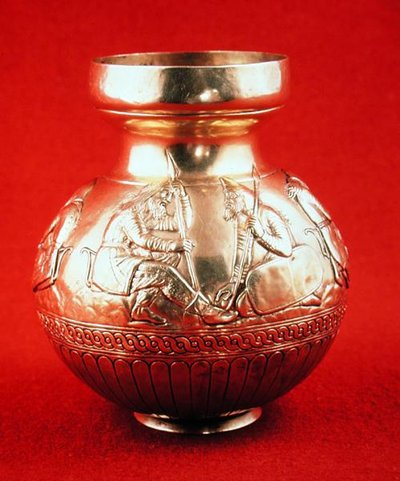 Brocca con scene di vita scita, da Kul Oba in Crimea, Ucraina (oro) da Scythian