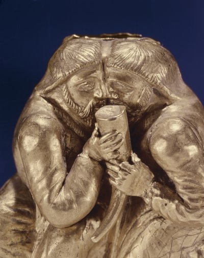Placca raffigurante due Sciti che condividono una bevanda (dettaglio) da Scythian