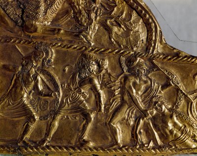 Arte scita: rivestimento di scudi in oro con rappresentazione di una battaglia tra Greci e barbari, VI secolo a.C. San Pietroburgo, Museo dell