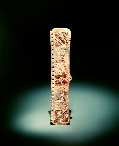Fibbia per cintura incisa con ornamenti geometrici e cervi, inizio I millennio a.C. da Scythian Scythian