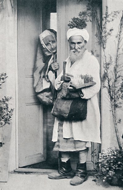 Un venditore ambulante turco, 1912 da Sebah