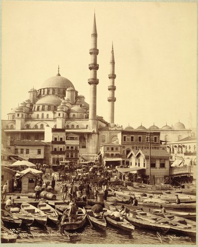 Moschea di Santa Sofia e barche da pesca sulla riva del Bosforo, Istanbul, c.1890 da Sebah and Joaillier