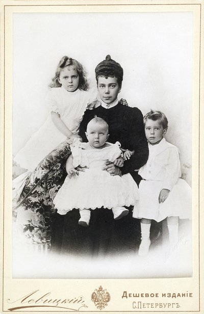 Granduchessa Xenia Alexandrovna di Russia con i figli Irina Alexandrovna, Andrei..., 1903 da Sergei Lvovich Levitsky