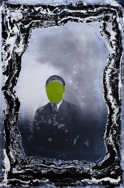 giovane signore in posa da solo, 2019 (tecnica mista) da Sergis Adamos