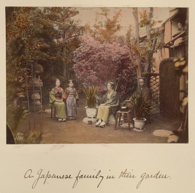 Una famiglia giapponese nel suo giardino da Shinichi Suzuki