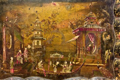 Un tavolo da tè, dettaglio della parte superiore con un paesaggio con scene di vita in imitazione delle lacche cinesi da Sicilian School