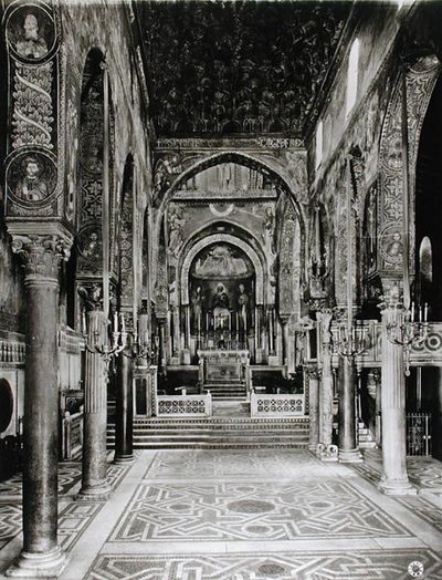 Vista Interna della Navata da Sicilian School