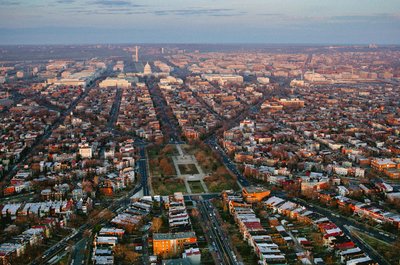 Vista della città verso ovest verso il Campidoglio e il Monumento a Washington con Lincoln, 2022 (foto) da Sisse Brimberg