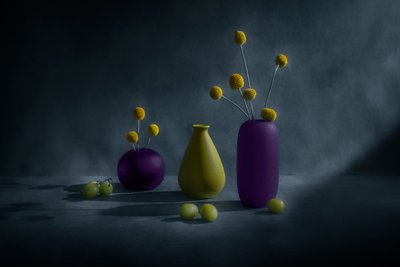 Vasi dai colori vivaci con uva da Siyu_Wei APA