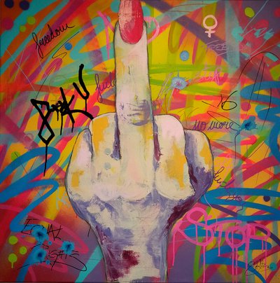 Graffito "Dito medio" da Sofia Toborg