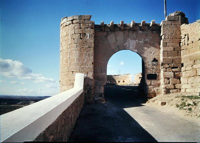 Porta merlata del castello da Spanish School