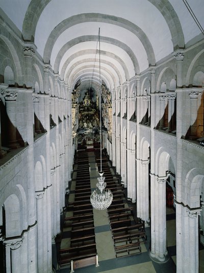 Interno della cattedrale iniziata nel 1078 da Spanish School