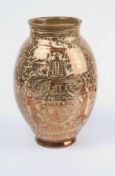 Vaso decorato con lustro di rame e stemma degli Stuart, Manises, Spagna da Spanish School