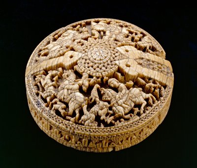 Coperchio di un contenitore decorato con quattro cacciatori e animali, periodo Omayyade, 998-999 d.C. da Spanish School